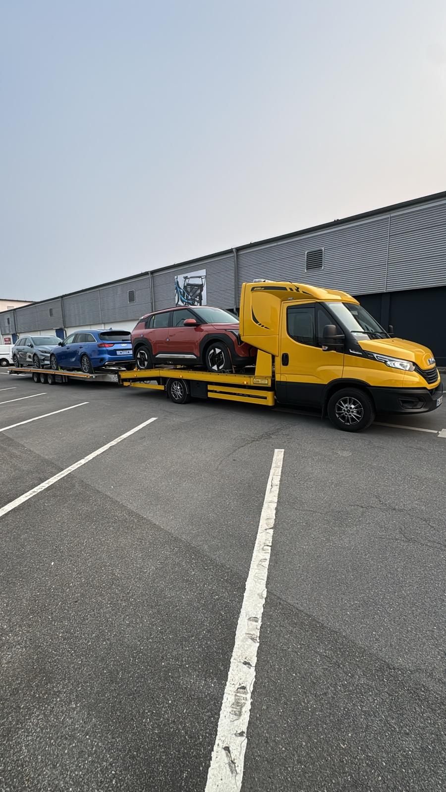 Abschleppfahrzeug von Automobile Silajdzija mit beladenem Autotransporter
