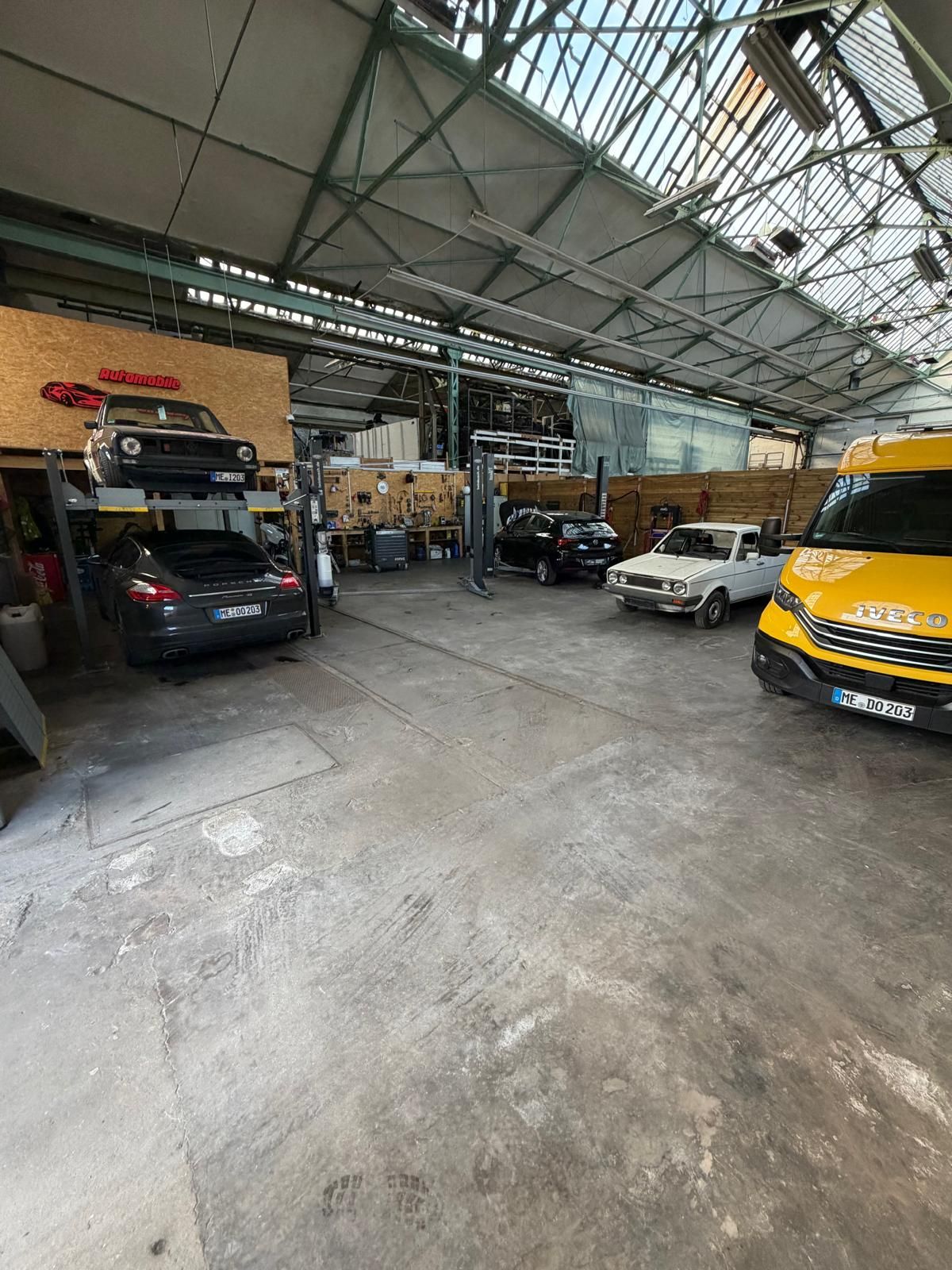 Werkstatt von Automobile Silajdzija mit Hebebühnen